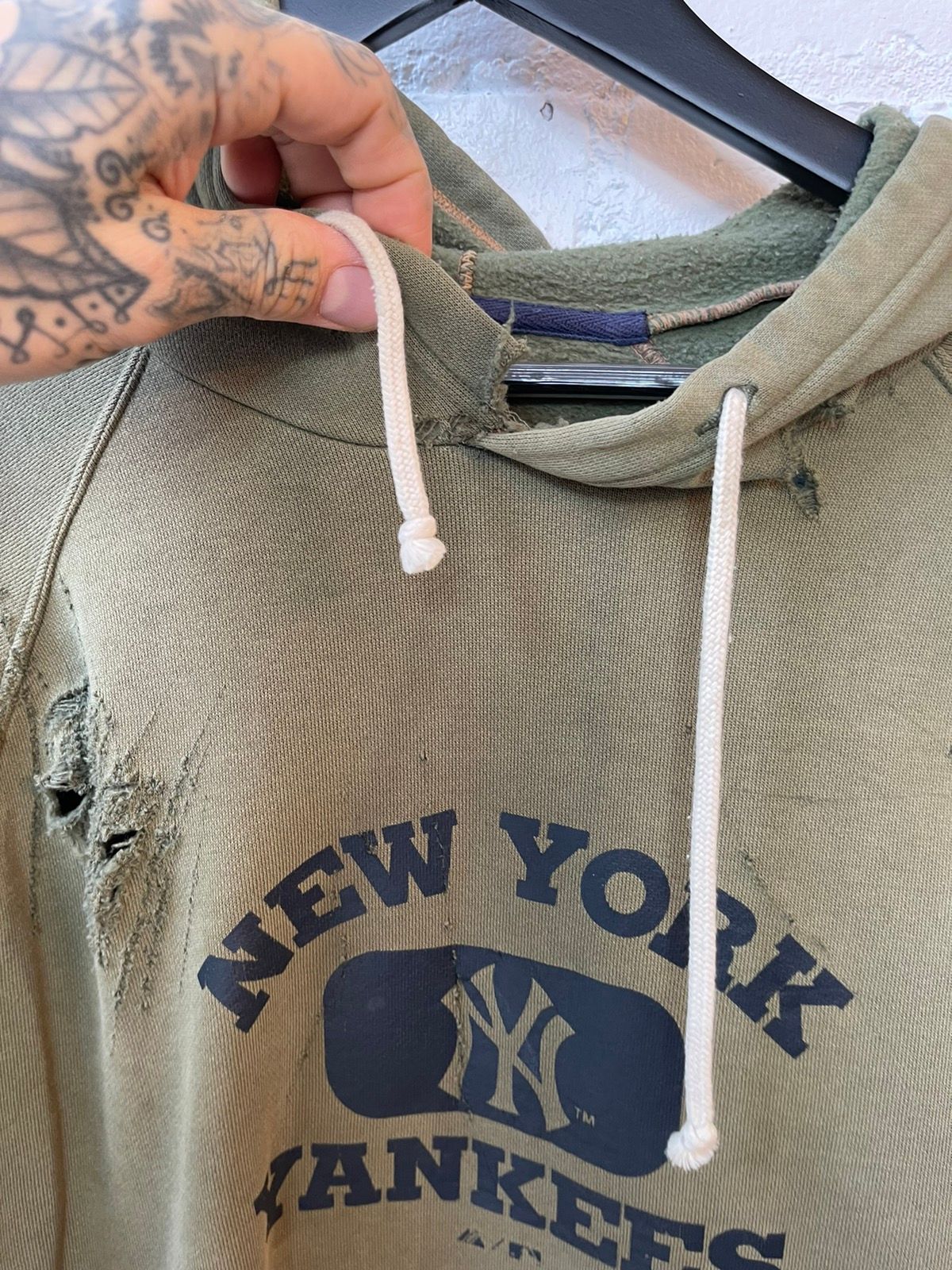 Vintage 2000s Thrashed Army Green NY Yankees Hoodie New York